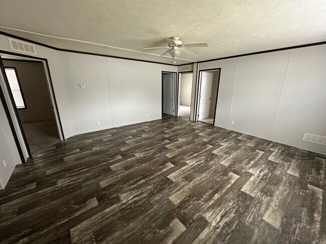 Foto del edificio - Spacious Double Wide for Sale