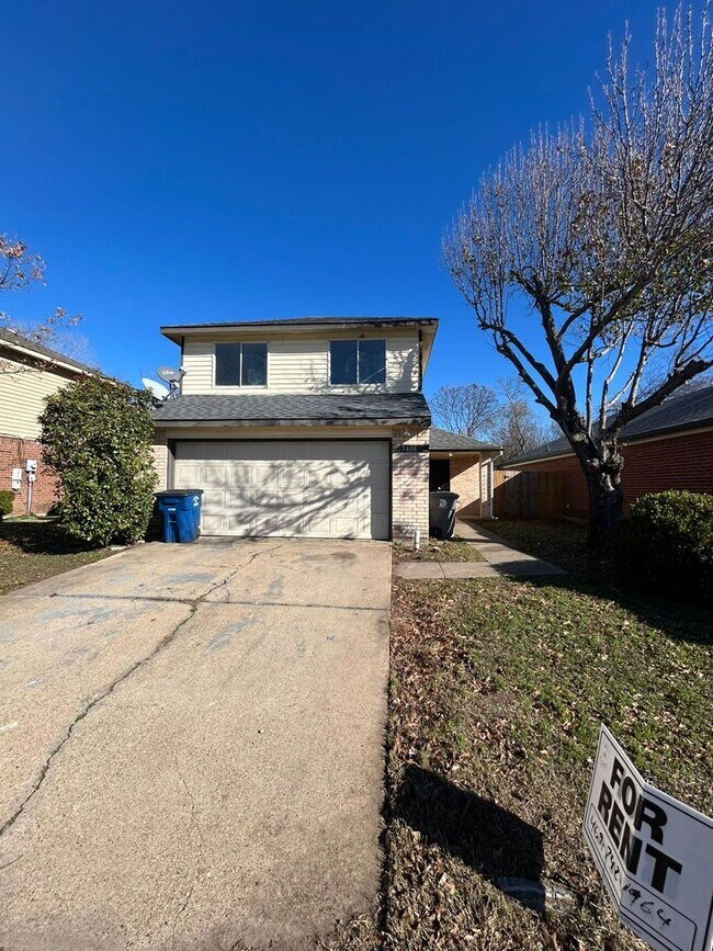 Building Photo - Comfort and convenience in a great location!