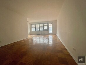 Building Photo - E 82 St