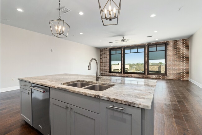 Building Photo - 2981 Crest Ridge Dr. Unit 11