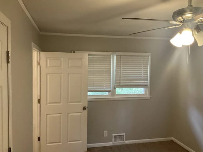 Foto del edificio - 1915 Timothy Dr SW