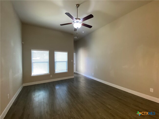 Building Photo - 1247 FM306