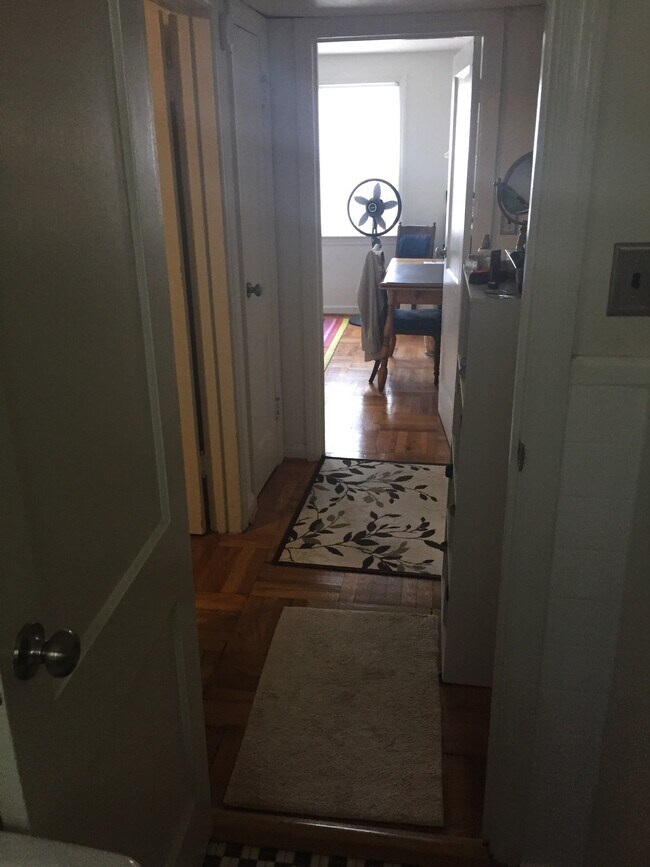 Foto del edificio - 6504 Potomac Ave