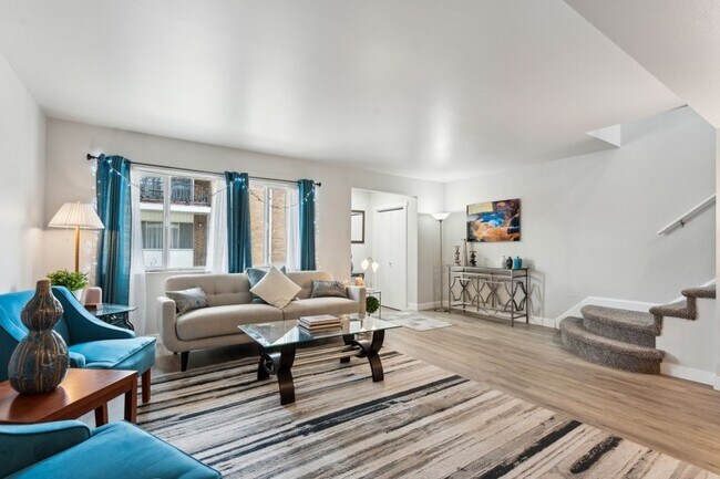 Foto del edificio - 750 E Three Fountains Dr