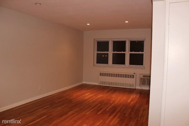 Foto del edificio - 6207 69th Pl