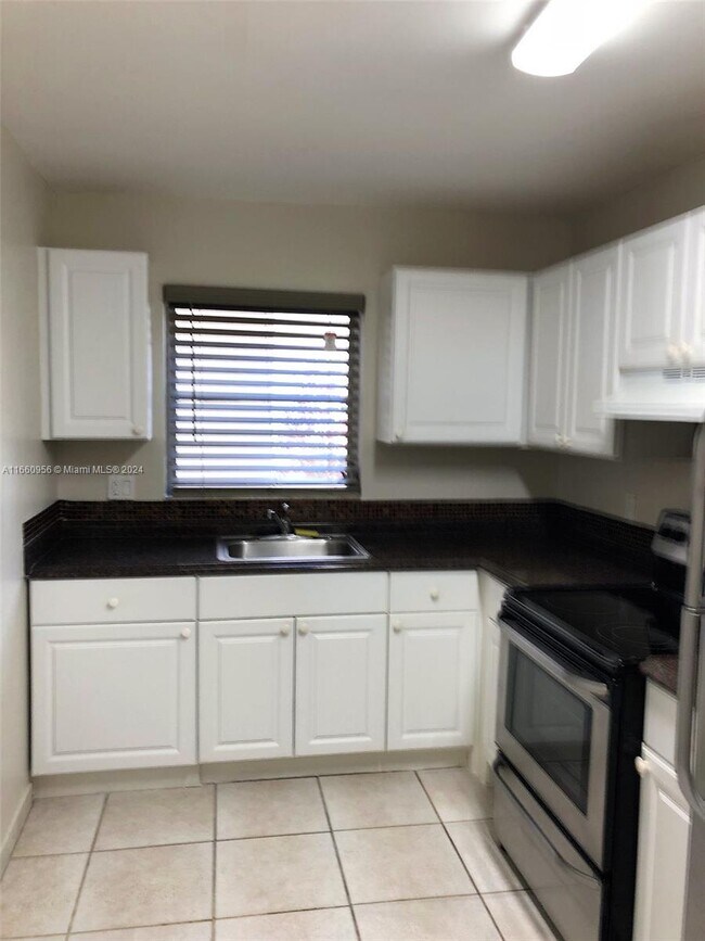 Foto del edificio - 7787 SW 86th St