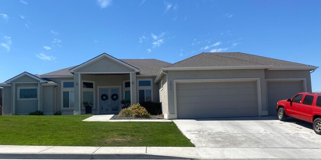 Foto del edificio - Elegant home in the Heights at Canyon Lakes