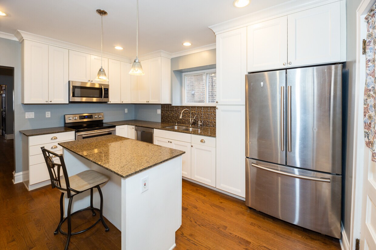 Foto principal - 4820 W Roscoe St