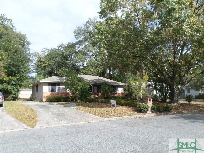 Foto del edificio - 2310 Camelia Ct