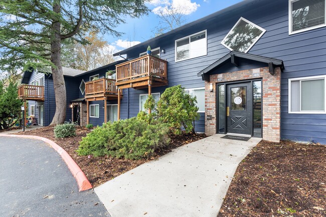 Building Photo - Royal Pines