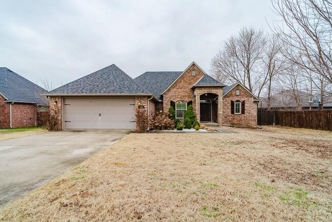 Building Photo - 602 SW Barn Valley Rd