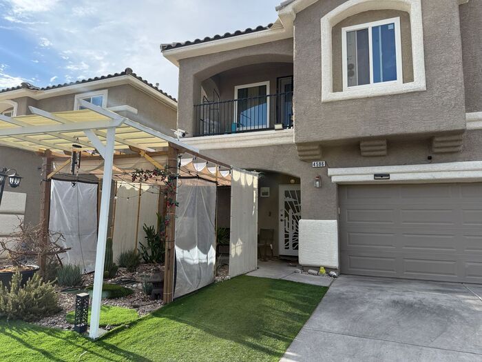 Building Photo - 4586 Tulipan Way