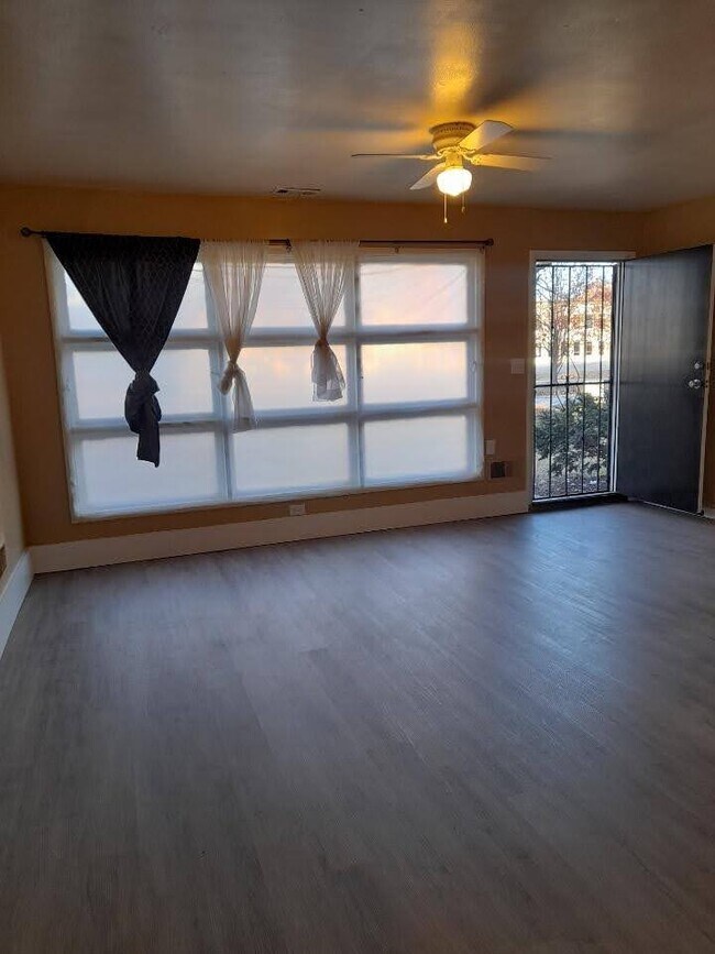 Building Photo - 7009 E 111th St