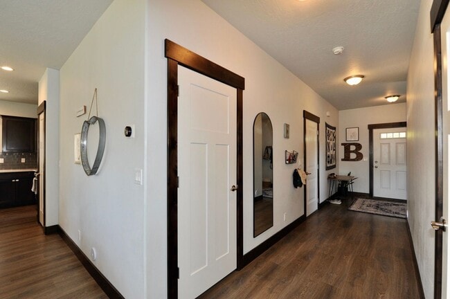 Building Photo - Canfield Mountain 3 bed 2.5 bath with loft...