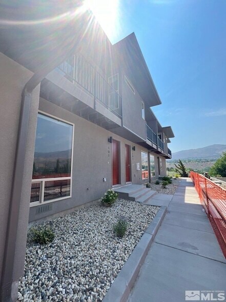 Foto del edificio - 760 Bluffs Ct