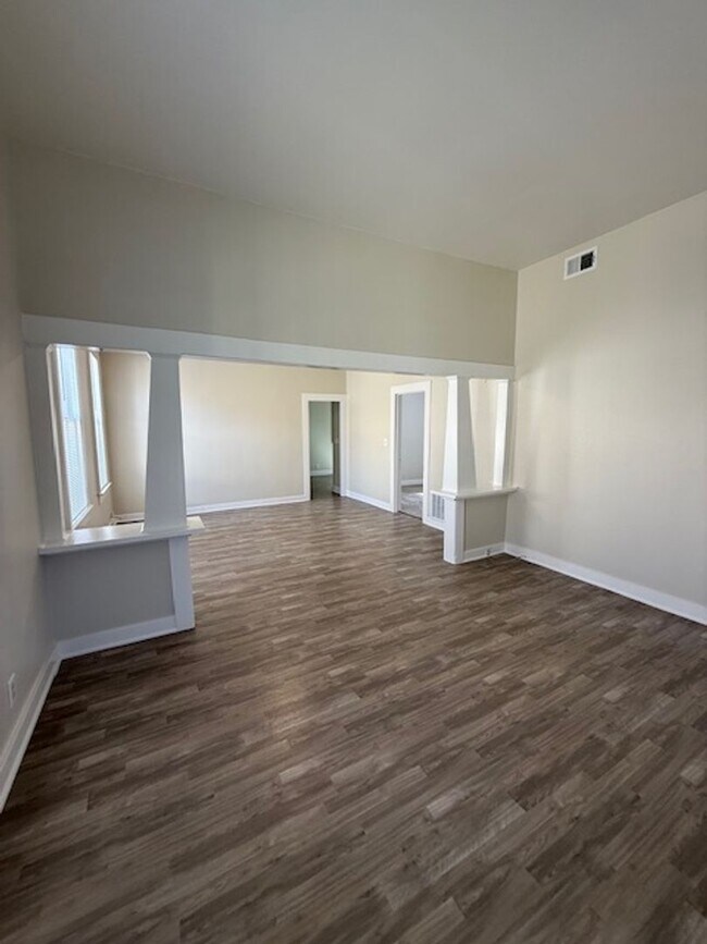 Building Photo - 716 Slater St