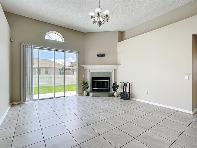 Building Photo - 610 Terranova Dr