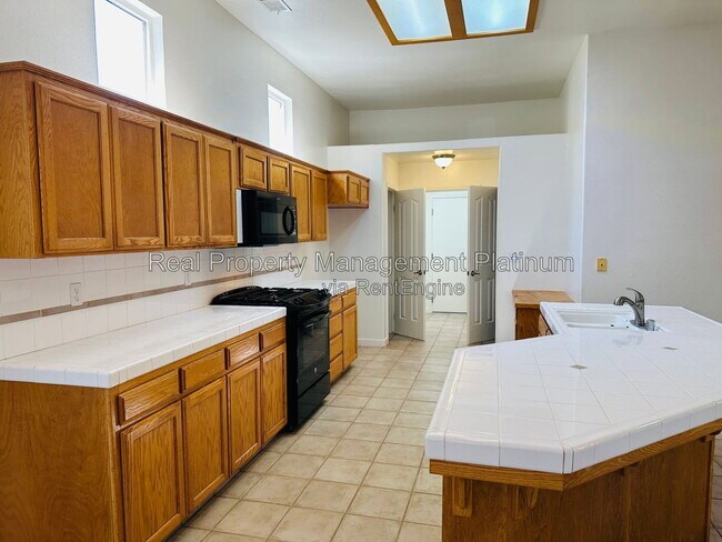Building Photo - 2012 Riverview Dr