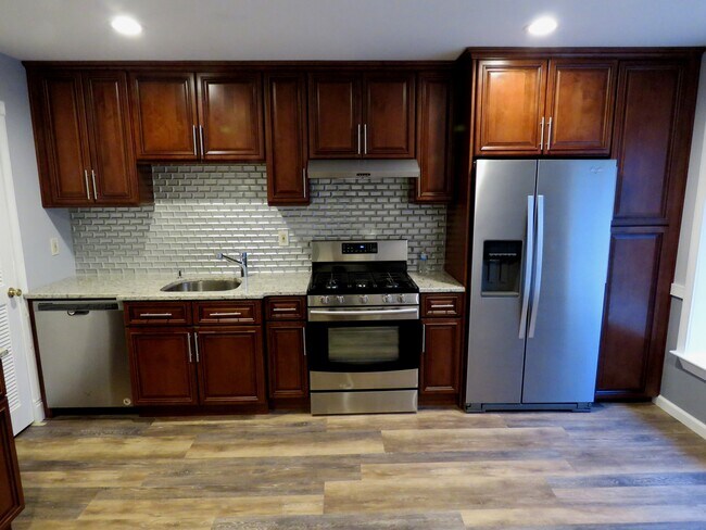 Building Photo - 273 Plum Dr