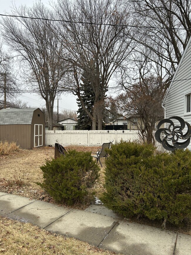 Building Photo - 11864-11858 58 St NW