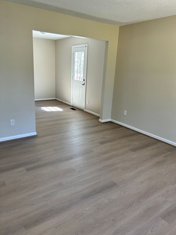 Building Photo - 305 Harris Ave