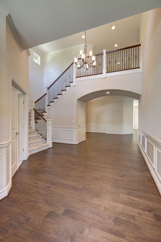 Foto del edificio - Spacious Custom Home with High-End Finishes Near Lake Sammamish