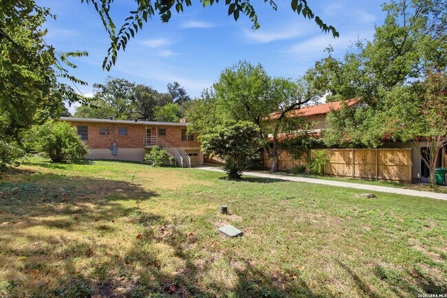 Foto del edificio - 207 Canyon Dr