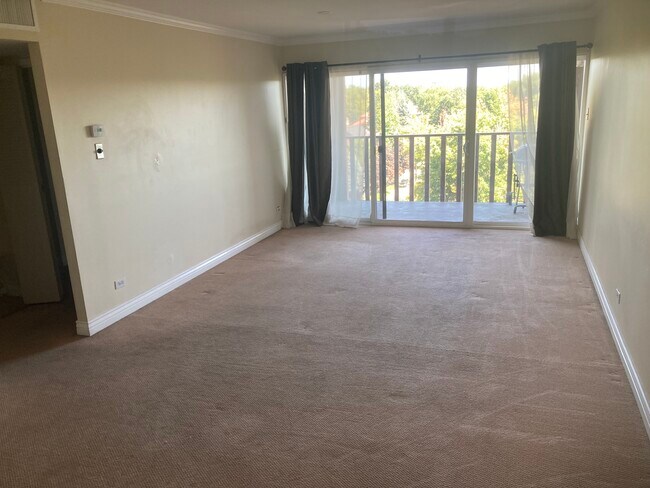 Livingroom - 400 S Lafayette St