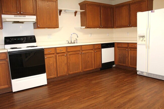 Building Photo - 1319 CARMEL OAKS