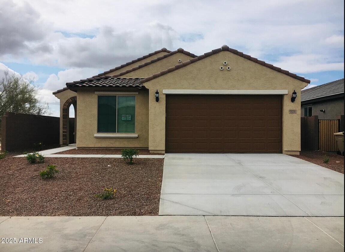 Foto principal - 7035 W Maya Way