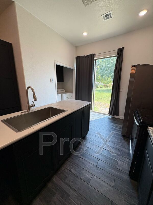 Foto del edificio - 2409 S Willard Ave