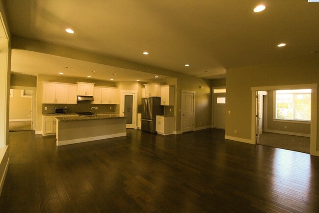 Building Photo - 4 Bed/2 Bath Home in Kennewick