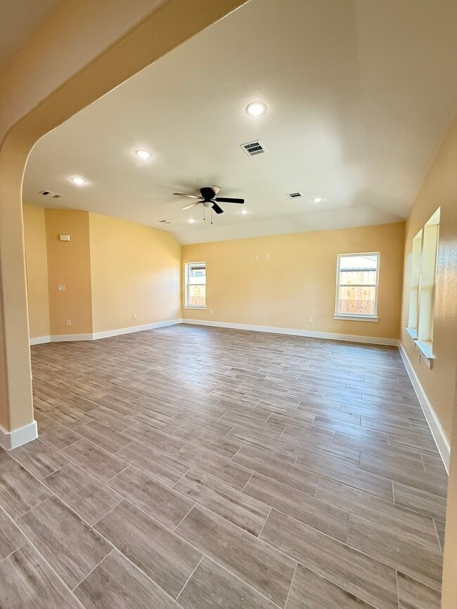 Building Photo - 14844 Coaltown Rd