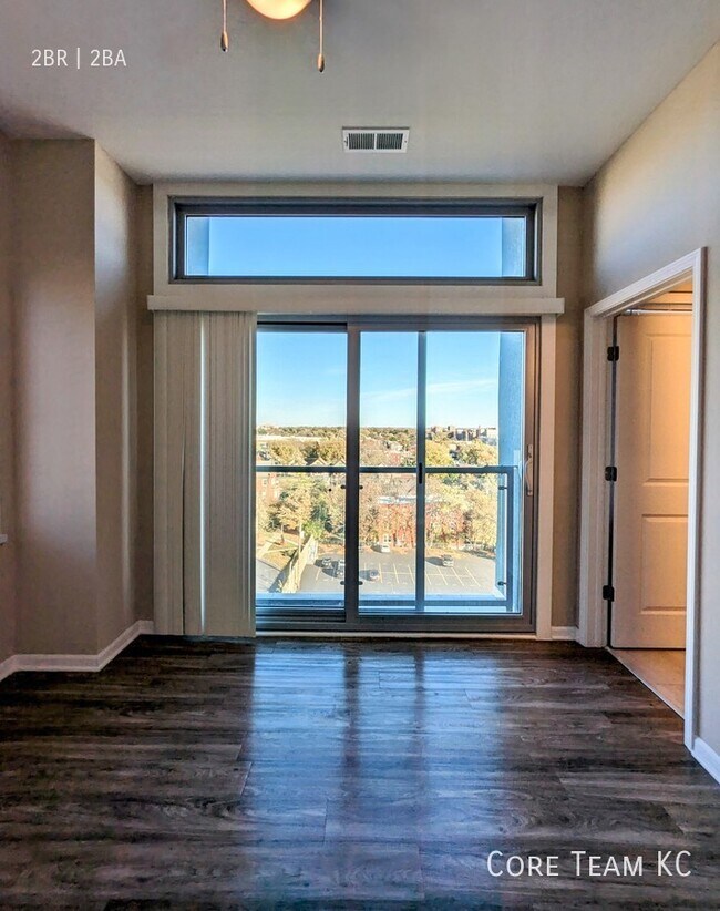 Building Photo - Two bedroom with lots of light