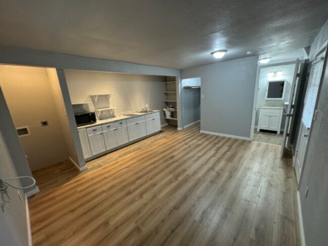 Building Photo - 205 13th