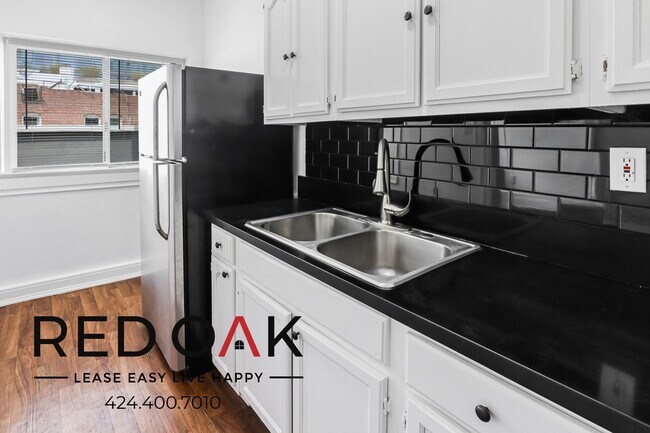 Foto del edificio - 687 Shatto Pl