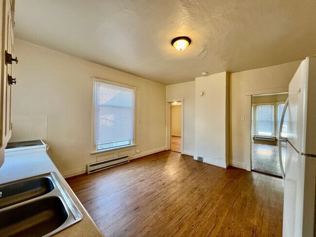 Foto del edificio - 323 Whiteriver Ave