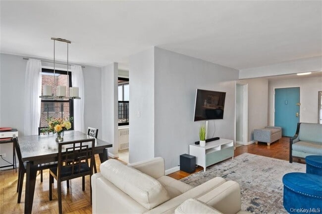 Foto del edificio - 2835 Webb Ave