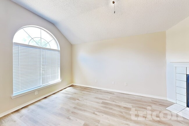 Building Photo - 2329 Belton Dr