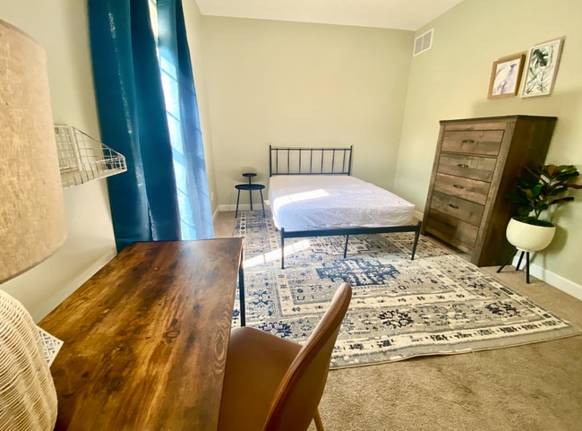 Foto del edificio - 2004 Utica Pike