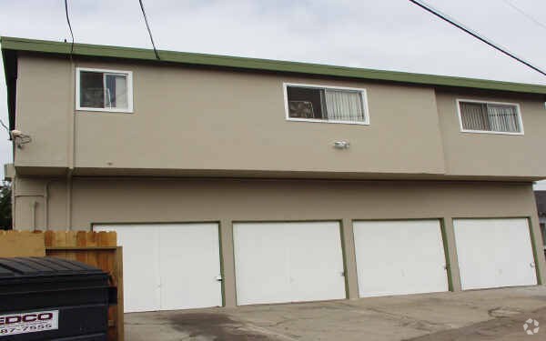 Building Photo - 4551 Spring St