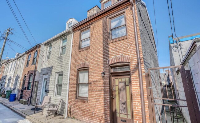 Building Photo - 619 S Chapel St