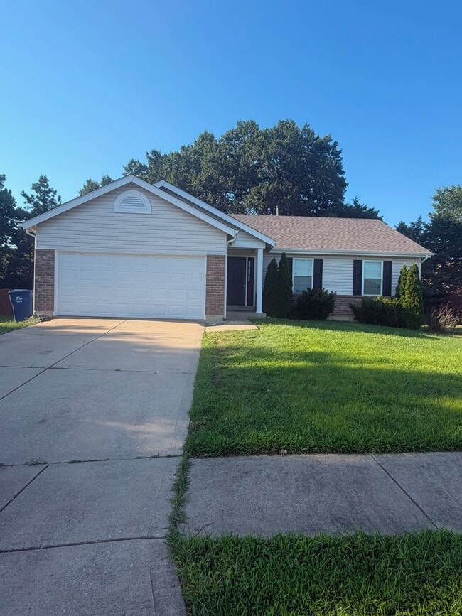 Building Photo - 2048 Peine Forest Dr