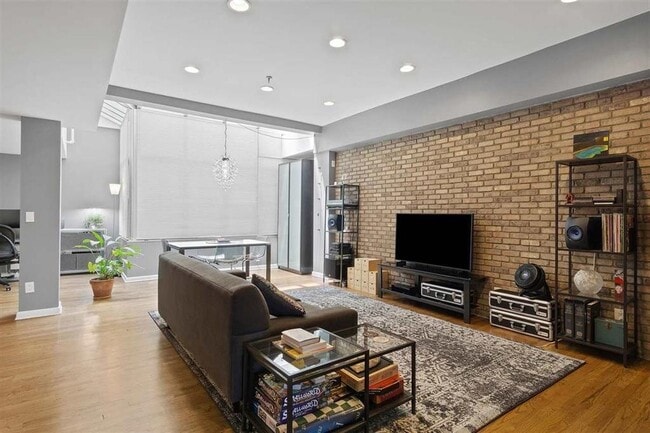 Foto del edificio - 357 Varick St