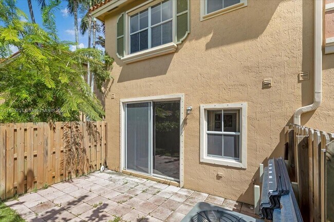 Foto del edificio - 4951 Leeward Ln