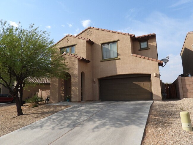 Building Photo - 4 bedroom 2 1/2 bath
