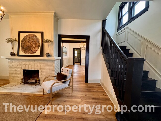 Foto del edificio - Completely remodeled 3 bedroom, brimming with charm & modern updates!