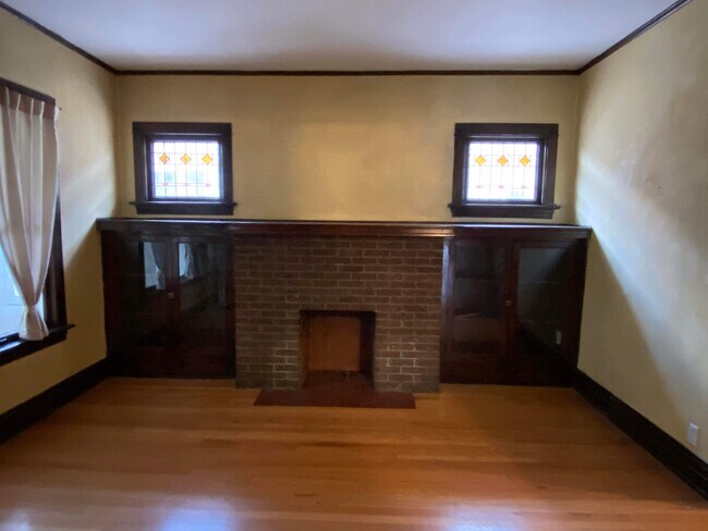 Building Photo - 607 N Humphrey Ave