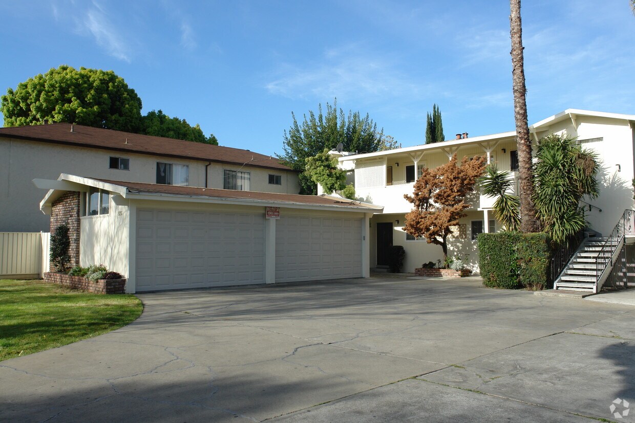 Building Photo - 825 Opal Drive
