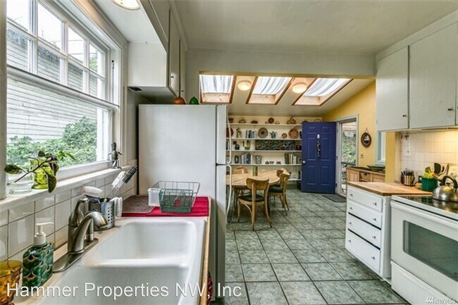 Building Photo - 6 br, 2 bath House - 724 N Forest Street